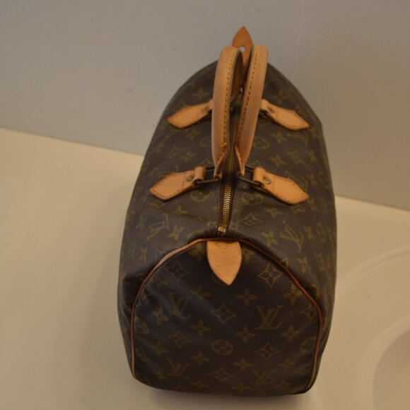 Authentic Louis Vuitton Speedy 30 Handbag With Certificate of Authenticity (GUC) - Picture 6 of 11